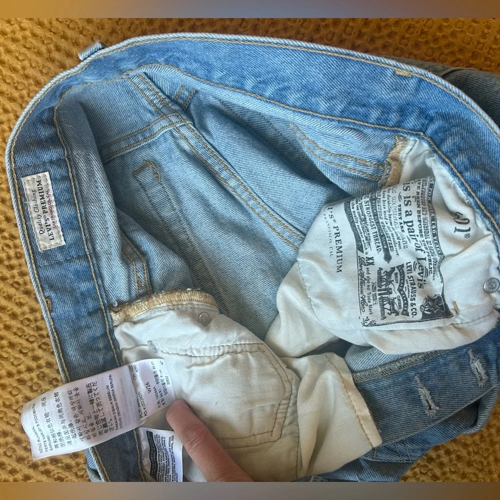 Premium Levi 501 Shorts - Picture 3 of 6